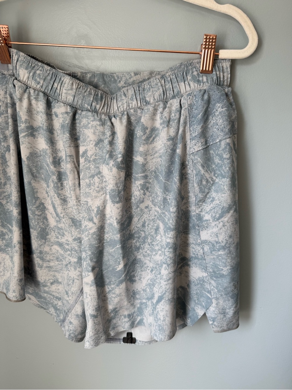 Lululemon Surge Short 6" *Liner Size Large - Picture 4 of 7